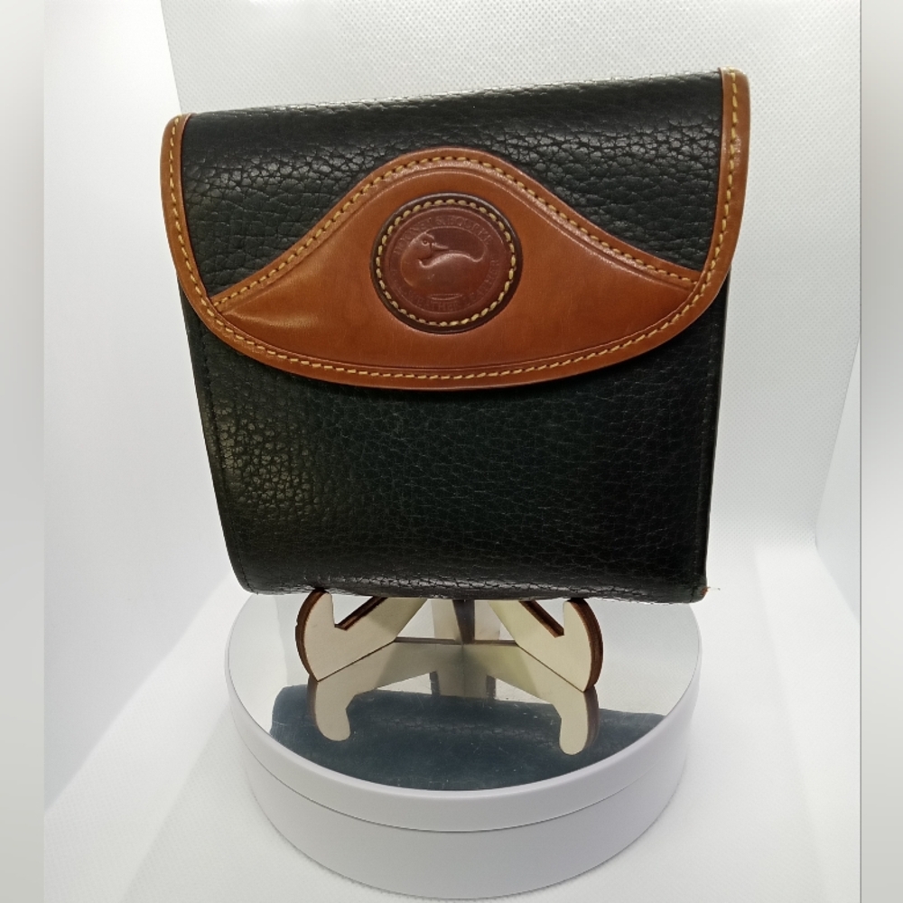 Vintage DOONEY & BOURKE  pebble leather wallet